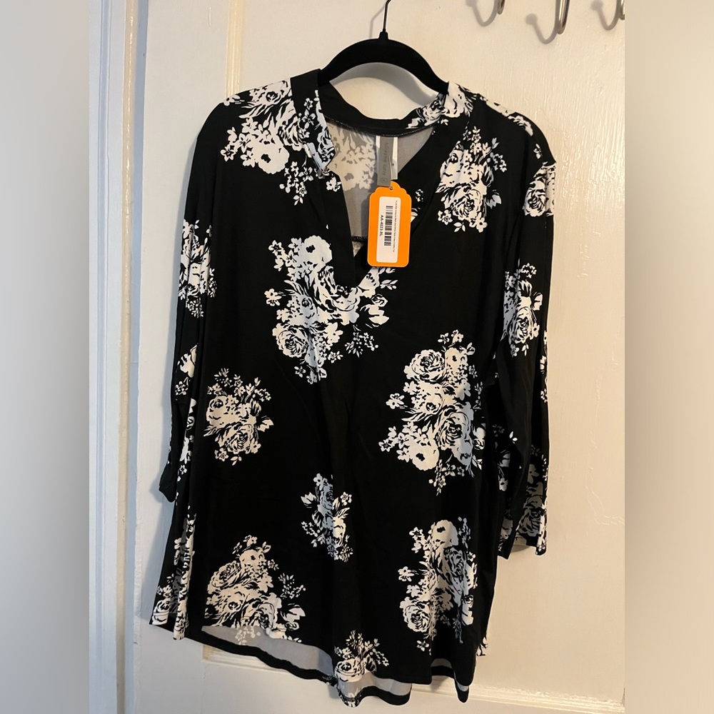 NWT Black and White Floral top!